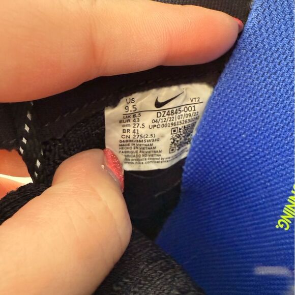 Nike Men's React Infinity Run Flyknit 3 SE Running Shoes - Picture 5 of 8